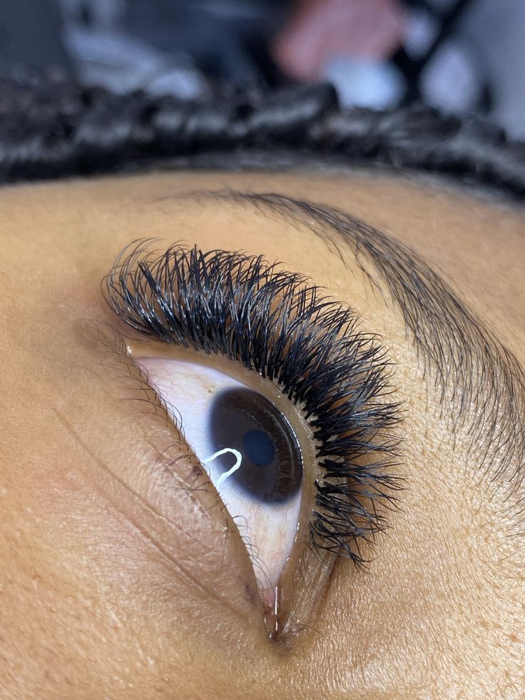 Cat eye individual lash extensions